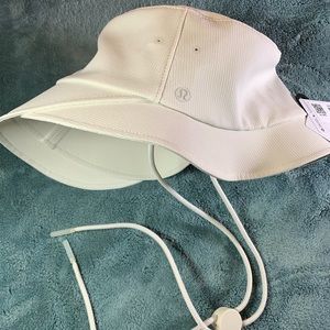 NWT Lululemon Wide-Brim Ribbed Bucket Hat with Strap White Opal Size XS/S